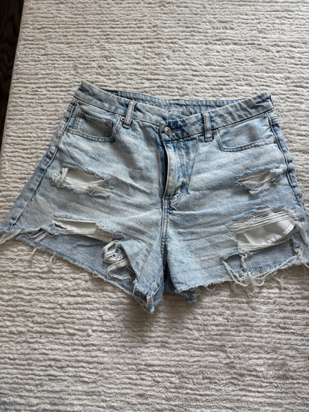 American Eagle women’s strigid denim shorts
